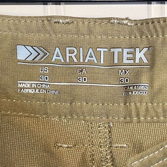 Ariat Tek Shorts Men's 30 Khaki Chino Tech Performance Flat Front Pockets Logo - Picture 9 of 9